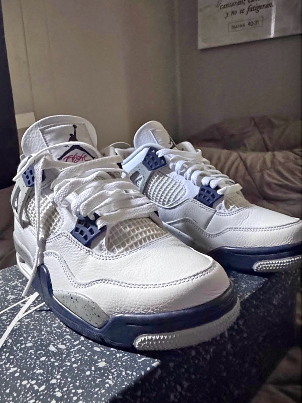 Jordan Men's White and Navy Retro Basketball Sneakers